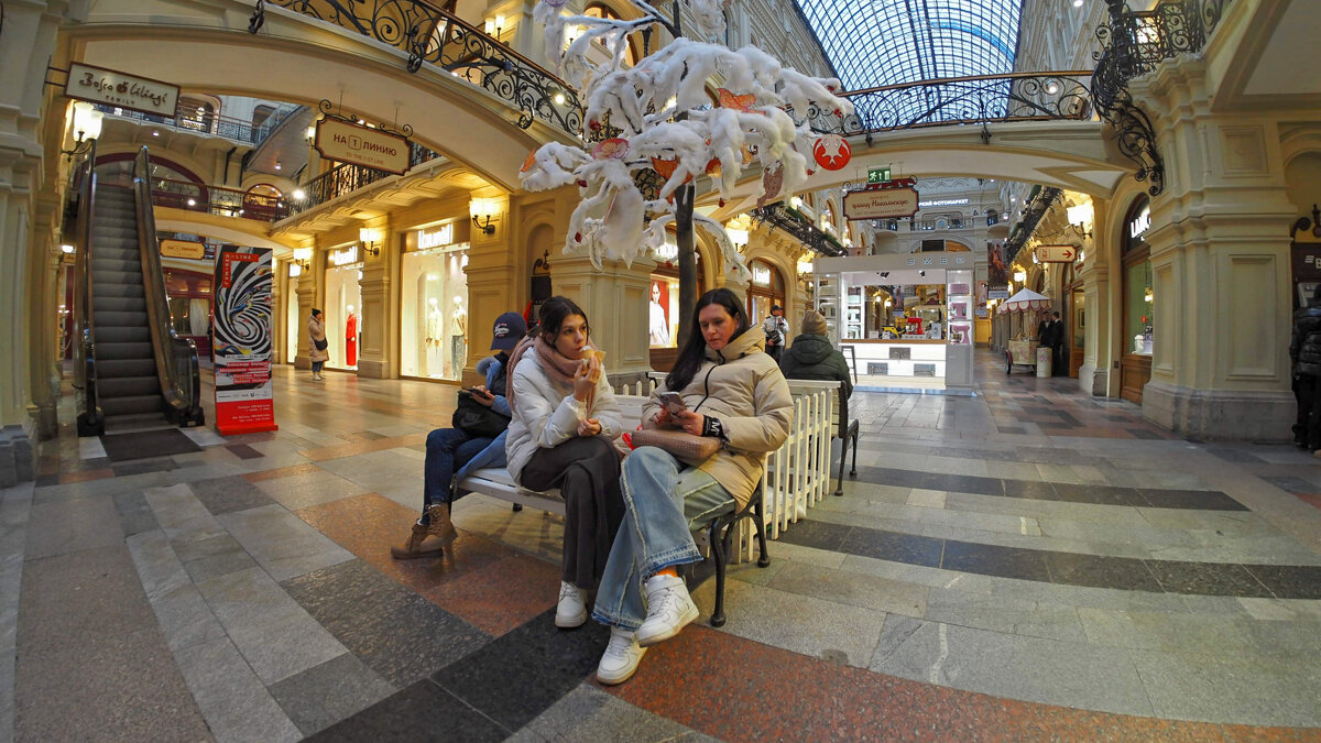 Зарисовка из ГУМа - юрий поляков