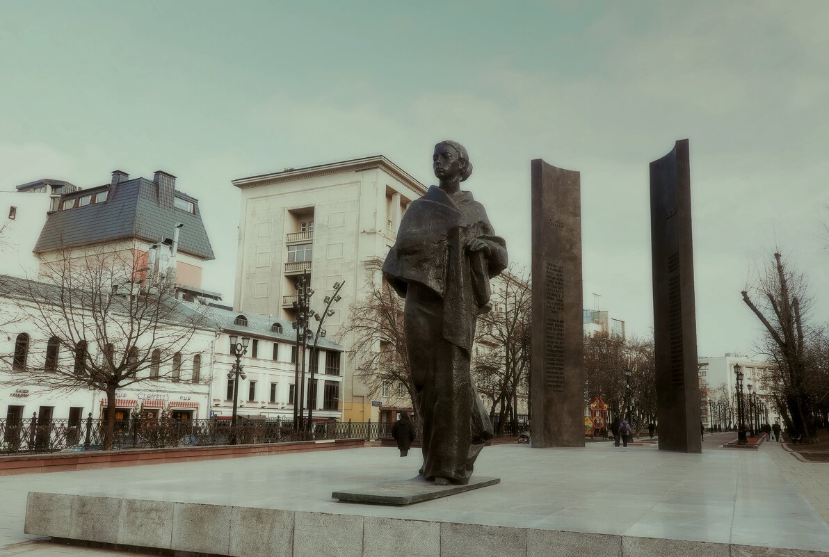 Памятник Надежде Крупской. - Татьяна Помогалова Памятник Надежде Крупской. - Татьяна Помогалова