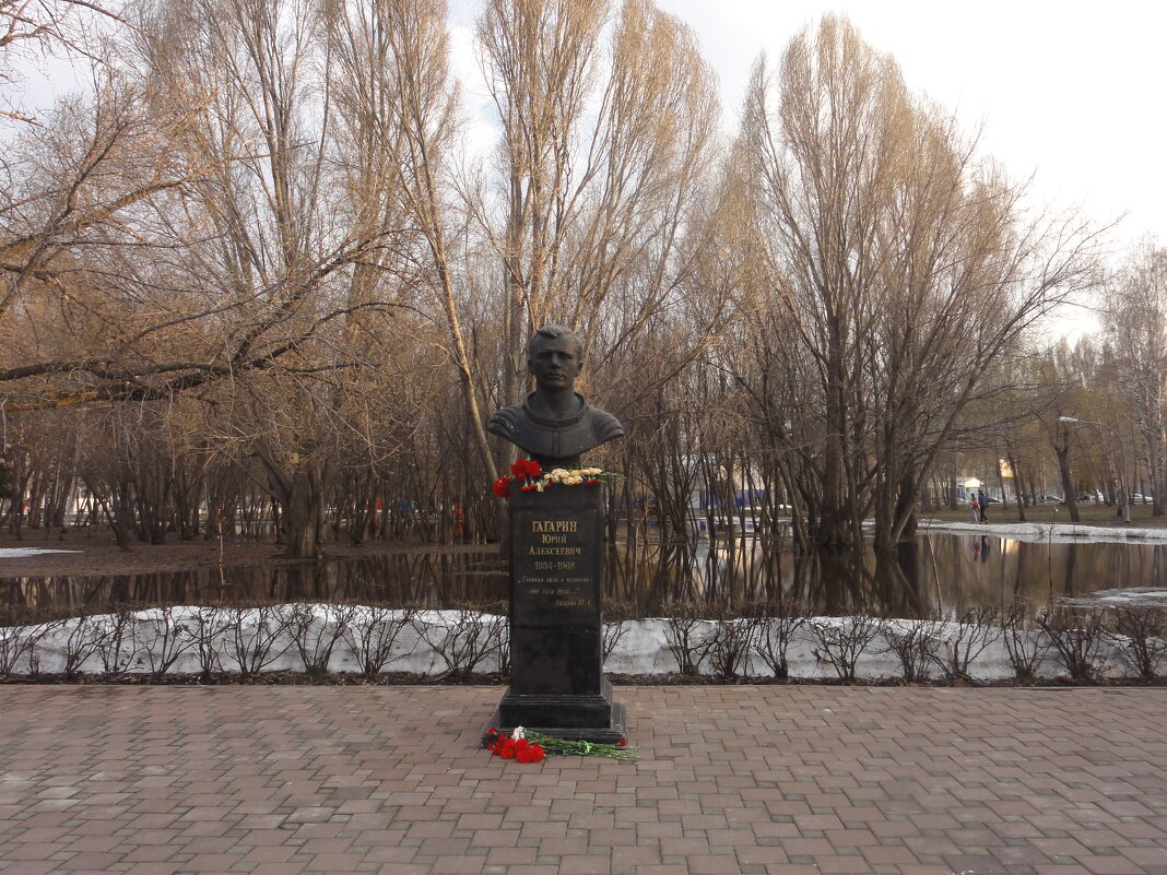 Памятник Юрию Гагарину - марина ковшова Памятник Юрию Гагарину - марина ковшова