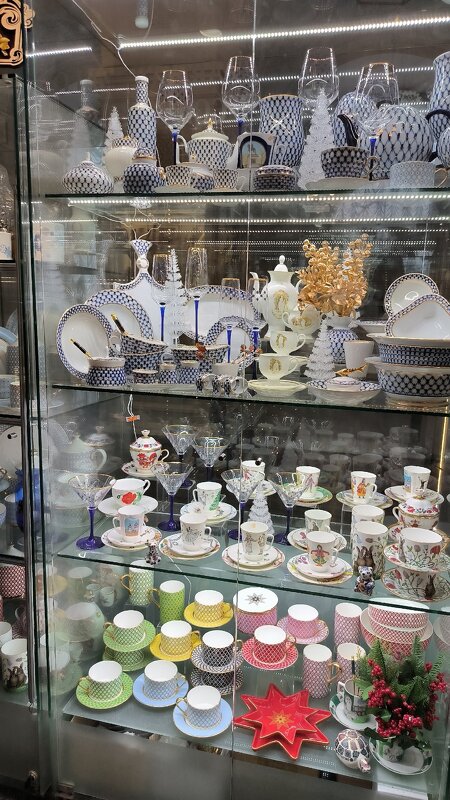 В сувенирной лавке дворца. - Ольга 