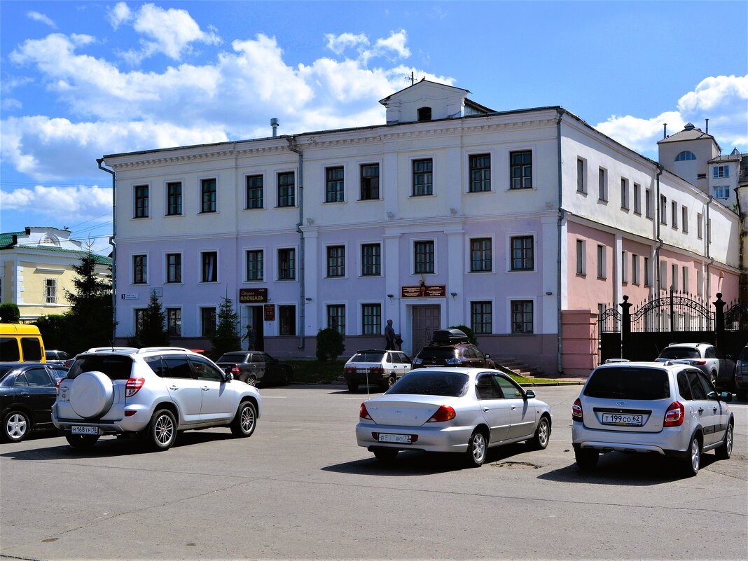 Чебоксары. Дом на площади Красной 3. - Пётр Чернега Чебоксары. Дом на площади Красной 3. - Пётр Чернега