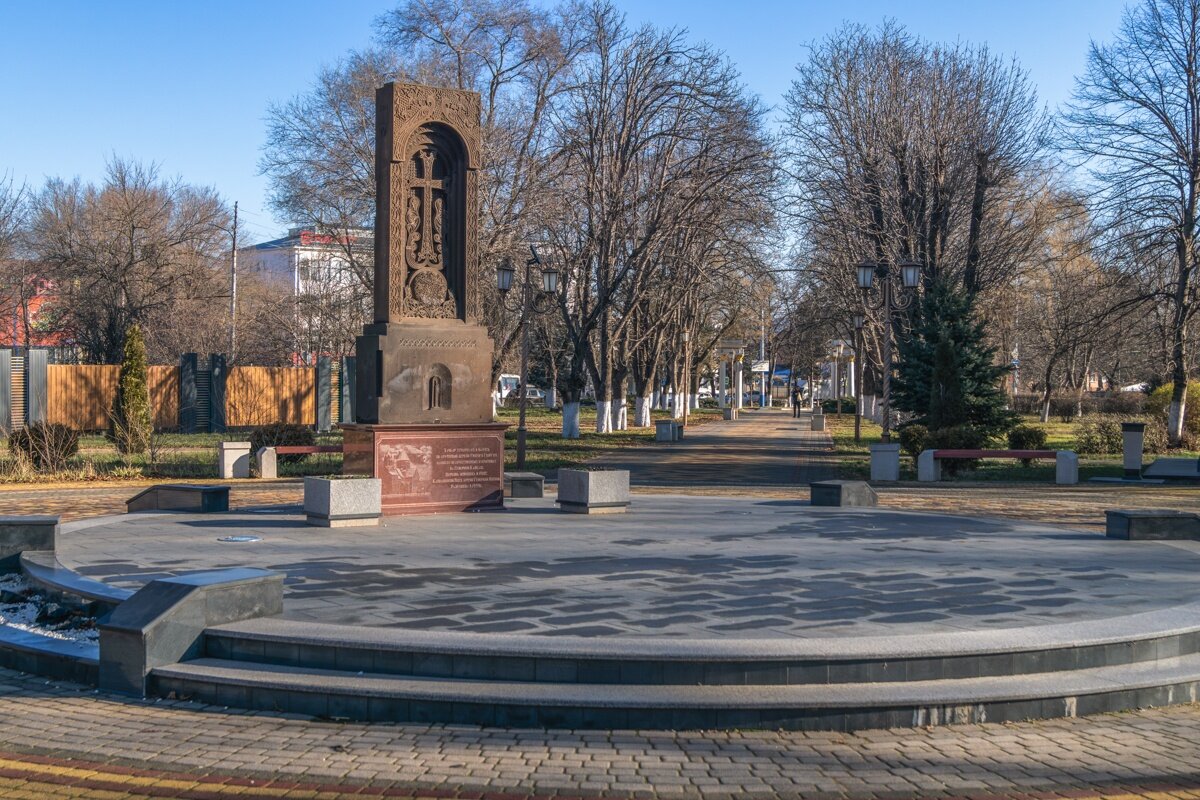 Памятник Сурб Геворк - Игорь Сикорский Памятник Сурб Геворк - Игорь Сикорский