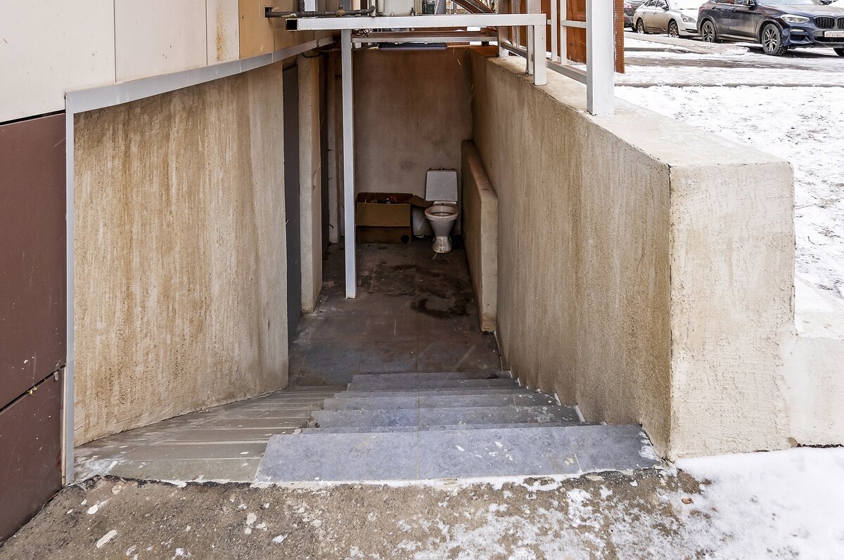 Удобства в подвале - Валерий Иванович Удобства в подвале - Валерий Иванович