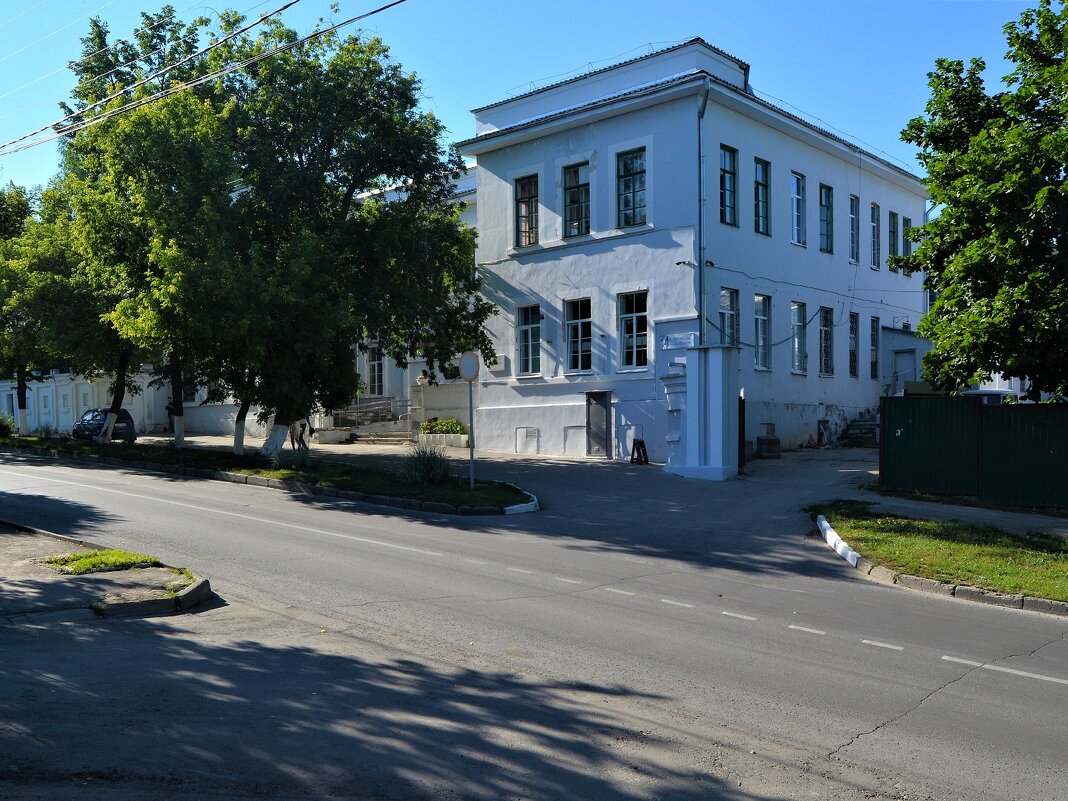 Чебоксары. Здание первой городской больницы. - Пётр Чернега Чебоксары. Здание первой городской больницы. - Пётр Чернега