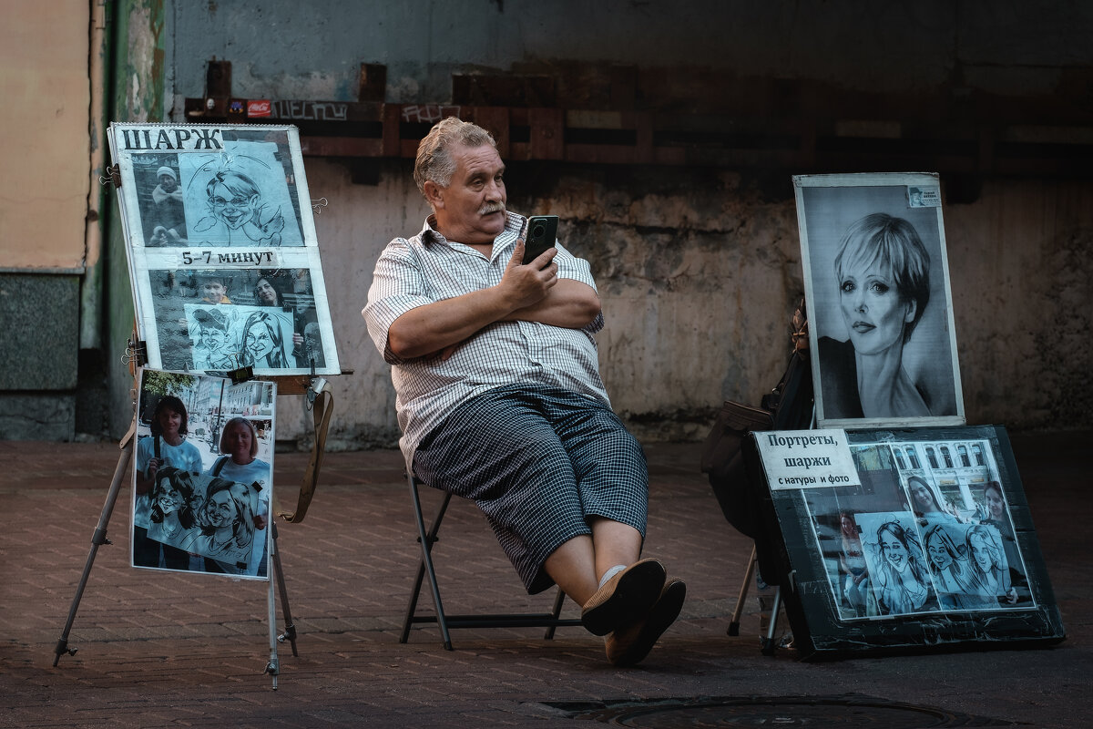 Уличный художник на Старом Арбате - Александр Уличный художник на Старом Арбате - Александр