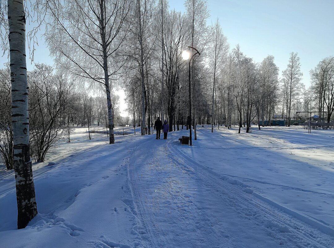 Фонарь в свете солнца... - Мария Васильева Фонарь в свете солнца... - Мария Васильева