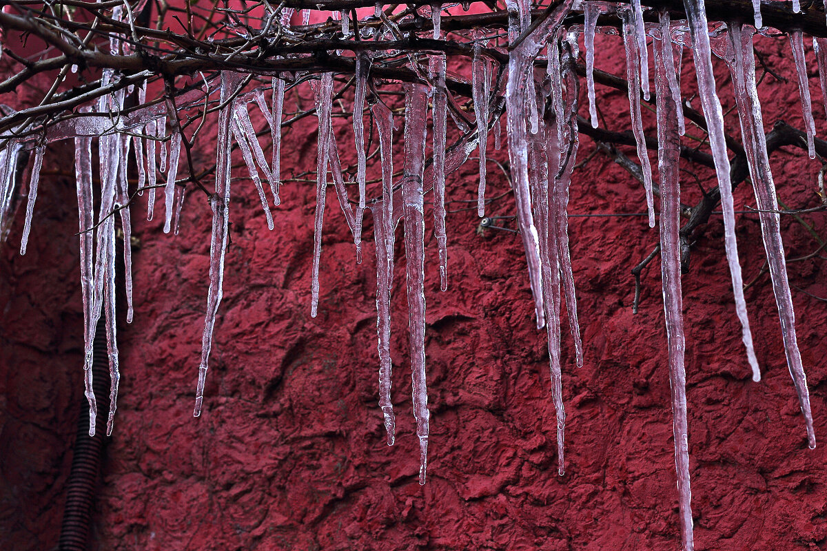 Капает и застывает - Юрий Гайворонскiий Капает и застывает - Юрий Гайворонскiий