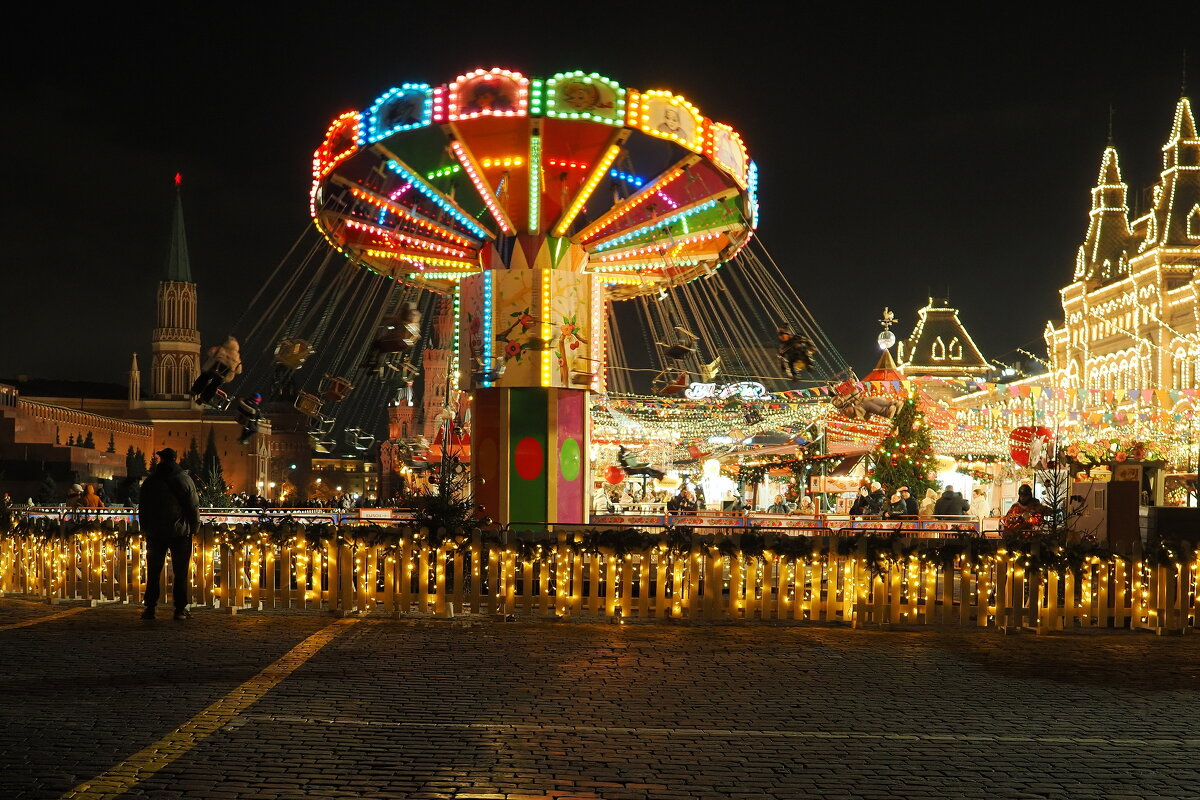 Новогодняя ярмарка на Красной площади - Евгений Седов Новогодняя ярмарка на Красной площади - Евгений Седов