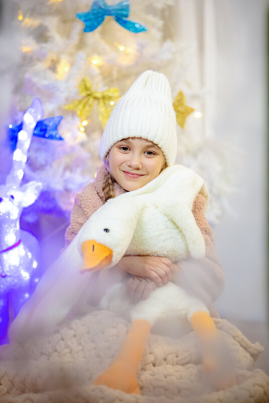 Девочка с гусем, новогоднее настроение - Аксана Shpakava