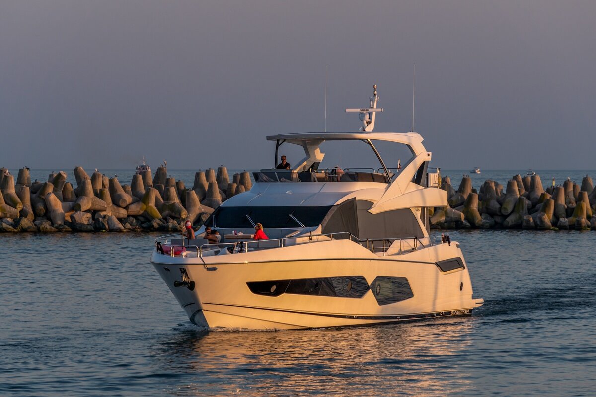 Заход в порт Сочи - Игорь Сикорский Заход в порт Сочи - Игорь Сикорский