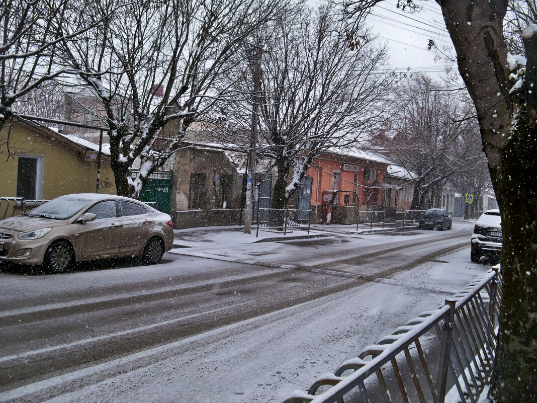 В старом районе Симферополя - Валентин Семчишин В старом районе Симферополя - Валентин Семчишин