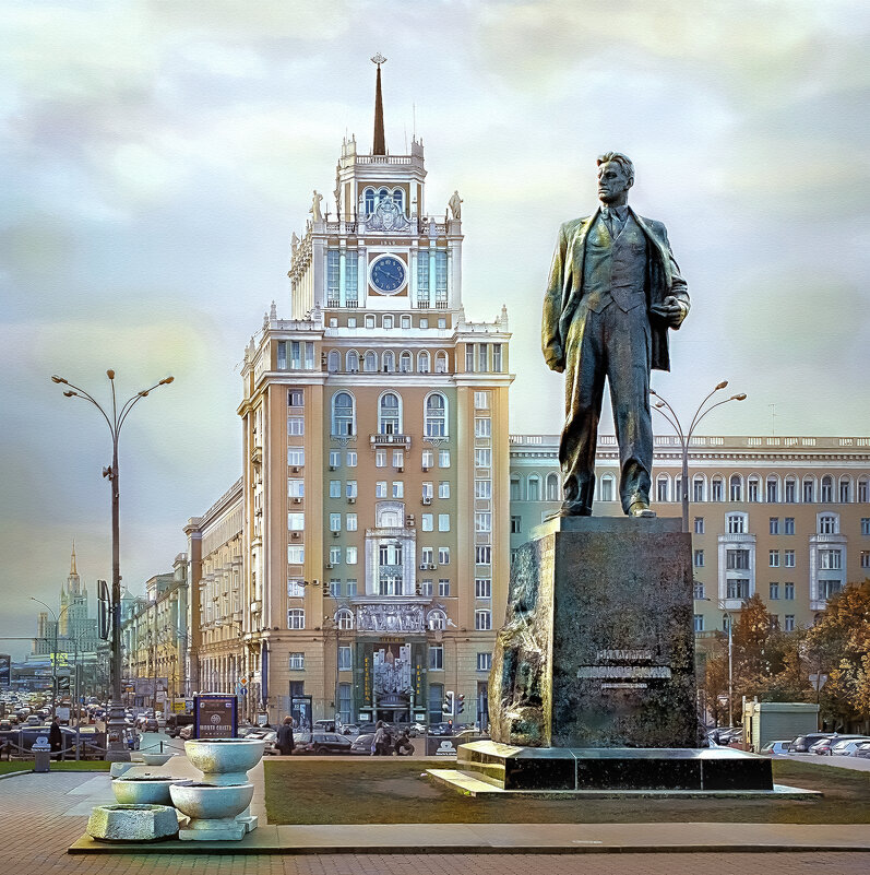 Москва. Памятник В. В. Маяковскому. - В и т а л и й .... Л а б з о'в Москва. Памятник В. В. Маяковскому. - В и т а л и й .... Л а б з о'в