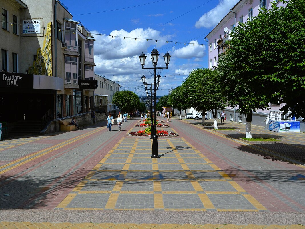 Чебоксары. Бульвар купца Ефремова летом. - Пётр Чернега