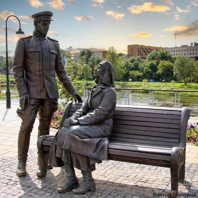 Памятник красноармейцу и медсестре в Боровичах - Laryan1 Памятник красноармейцу и медсестре в Боровичах - Laryan1