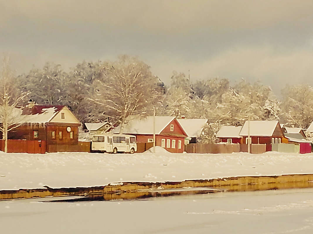 Зимняя улица вдоль реки - Сергей Кочнев