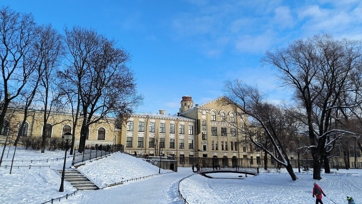 В Юсуповском саду. - Ольга В Юсуповском саду. - Ольга