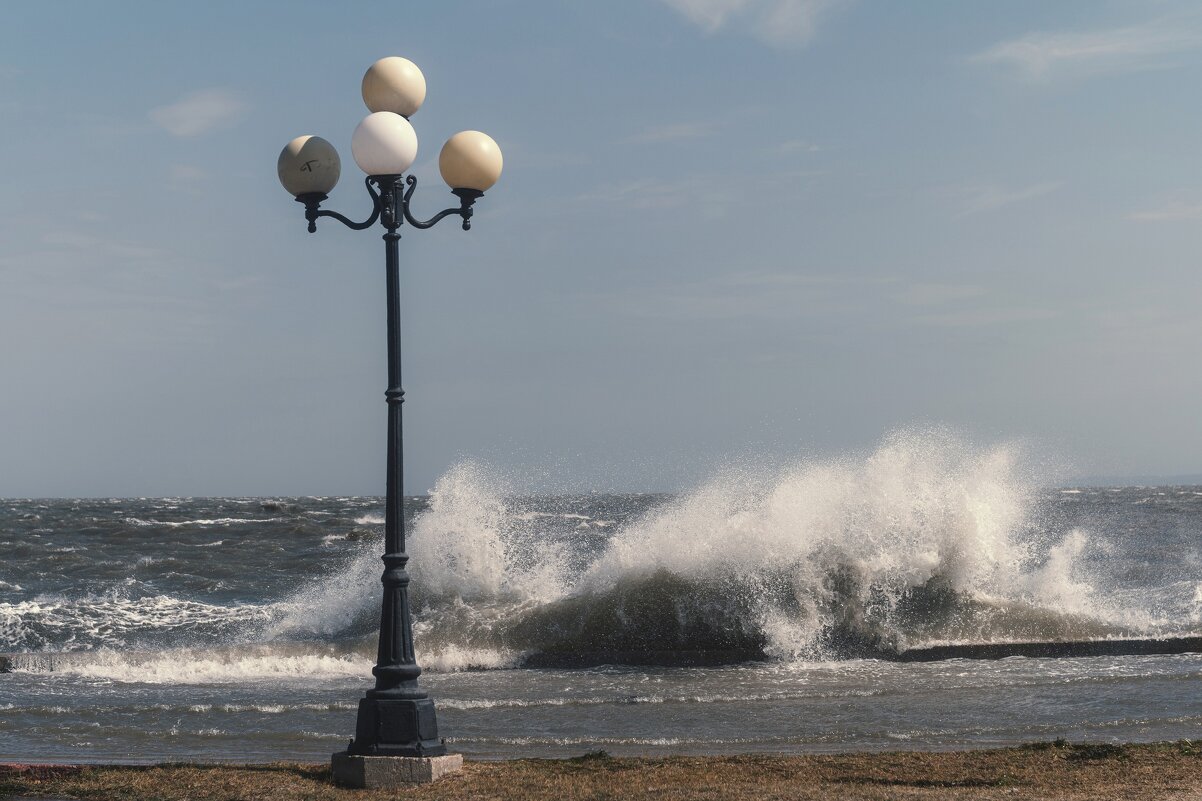 Осенний шторм в Керчи. - Анатолий Щербак