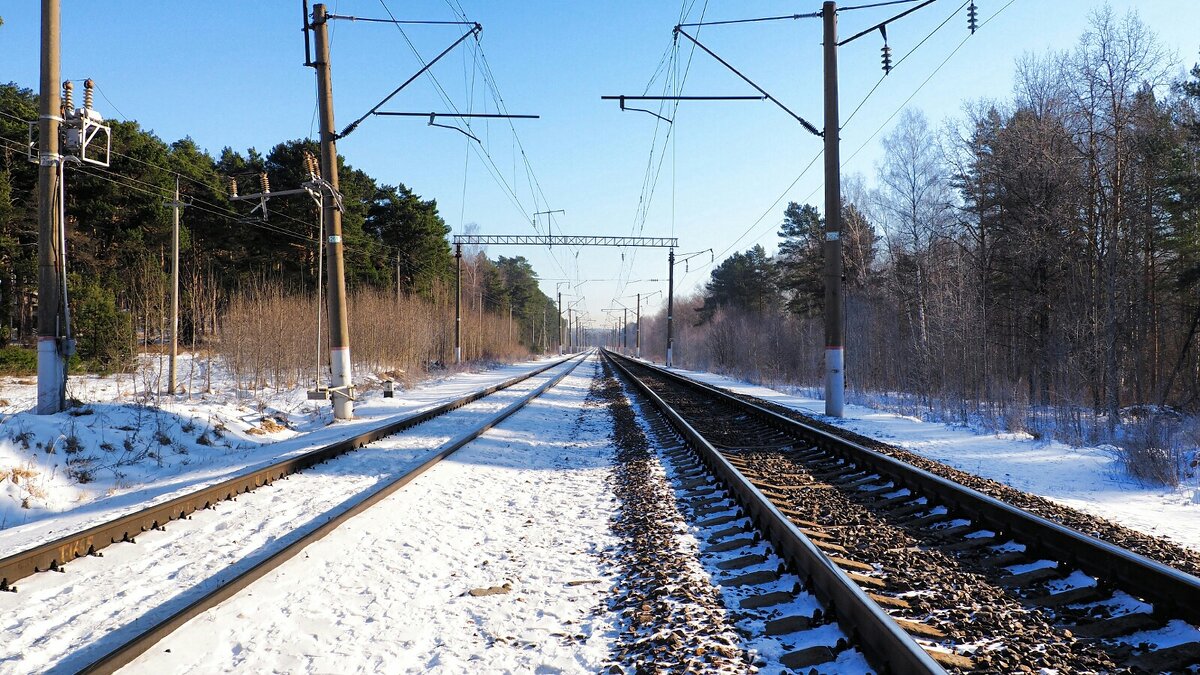 "А рельсы то как водится, у горизонта сходятся...!" - Милешкин Владимир Алексеевич "А рельсы то как водится, у горизонта сходятся...!" - Милешкин Владимир Алексеевич