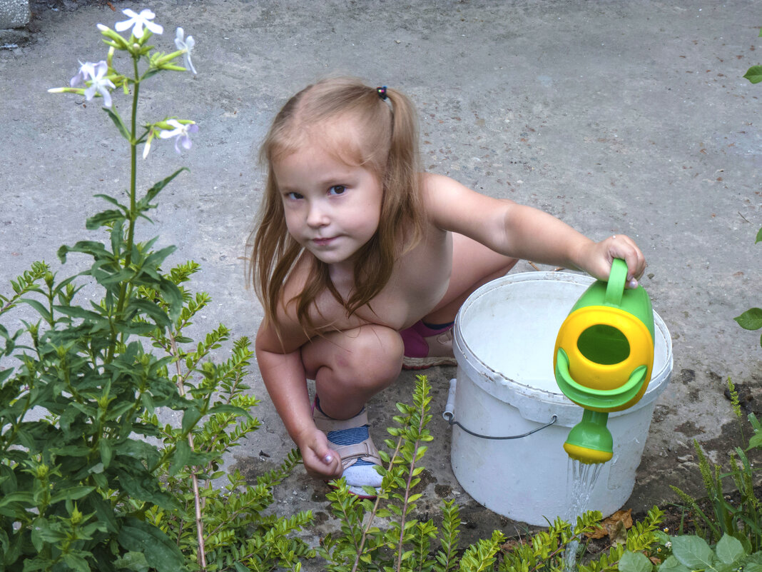 Внучка Любочка,маленькая помощница - Валентин Семчишин Внучка Любочка,маленькая помощница - Валентин Семчишин