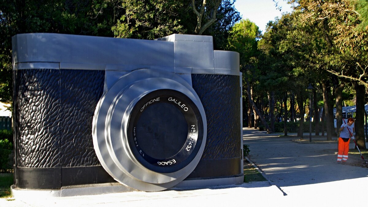 Памятник фотоаппарату - Сергей Швечков