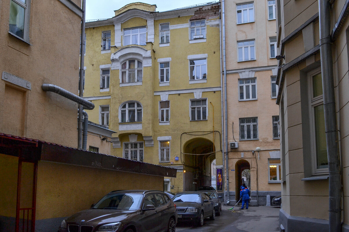 двор на Малой Дмитровке - Сергей Лындин