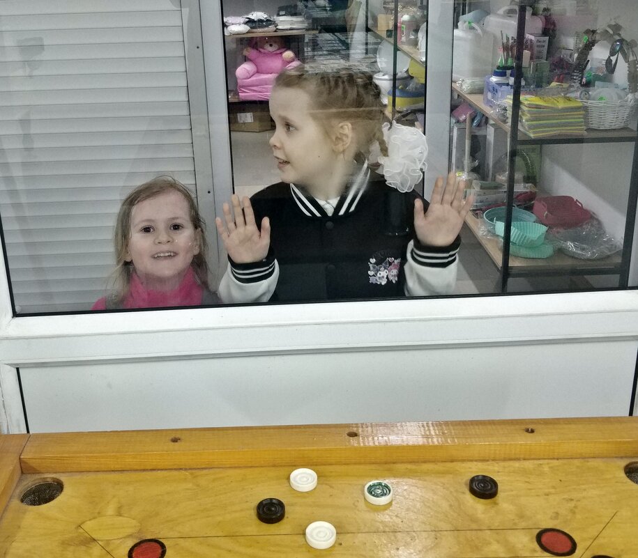 Игра карром,притягивает. - Андрей Хлопонин Игра карром,притягивает. - Андрей Хлопонин