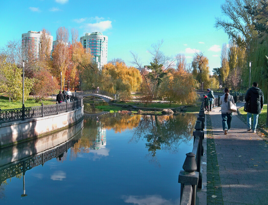 Пейзажи Гагаринского парка - Валентин Семчишин Пейзажи Гагаринского парка - Валентин Семчишин