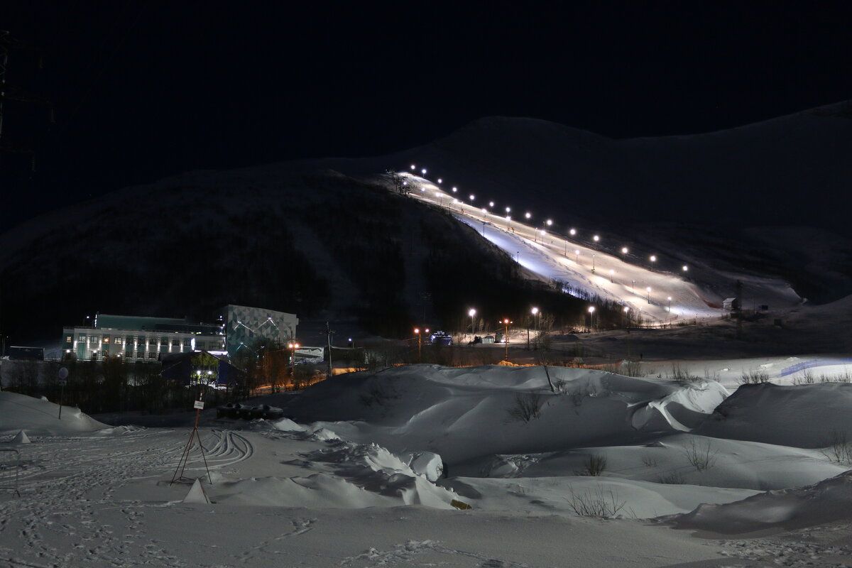 Вечер у лыжных трасс - Ольга Вечер у лыжных трасс - Ольга
