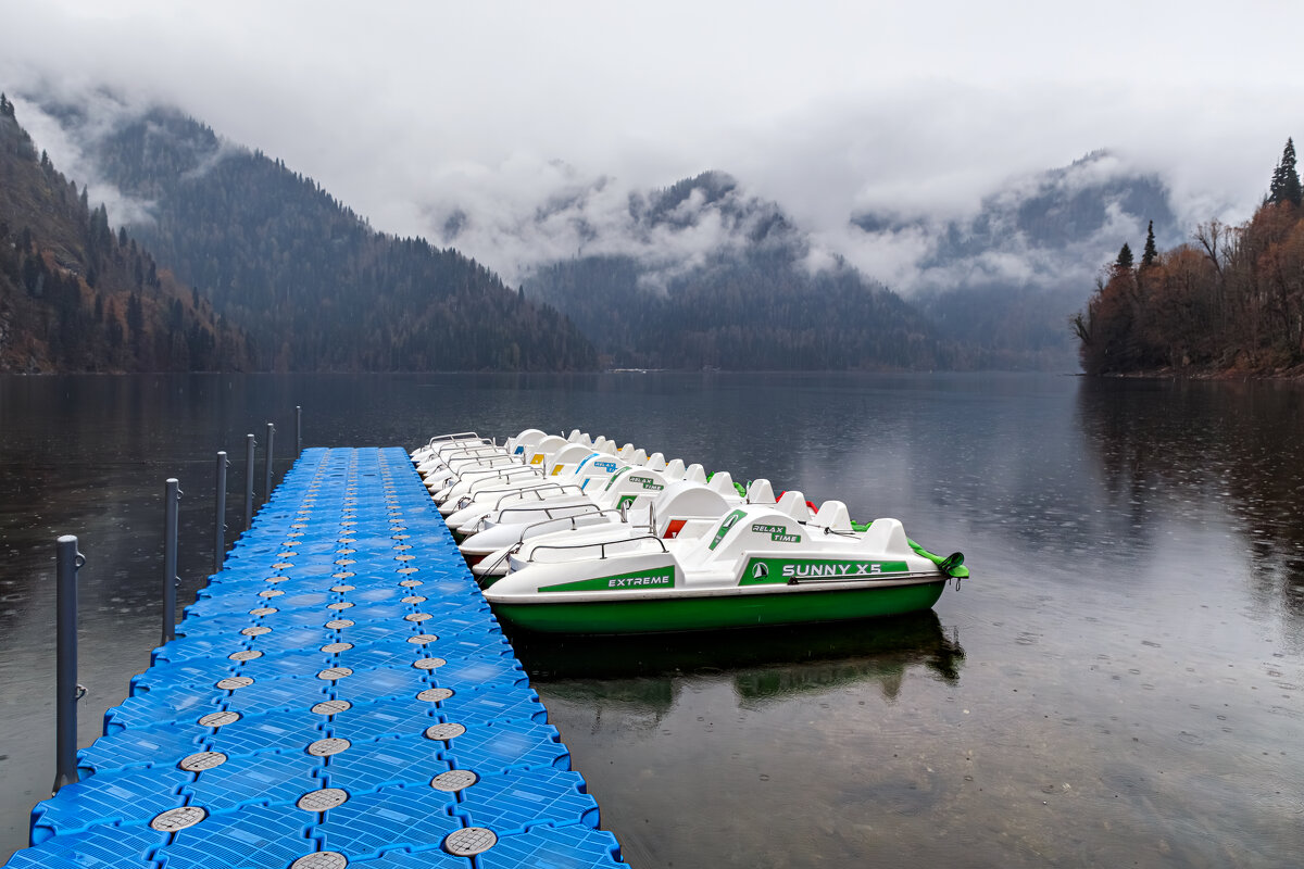 Дождливый день на озере Рица - Eugene *