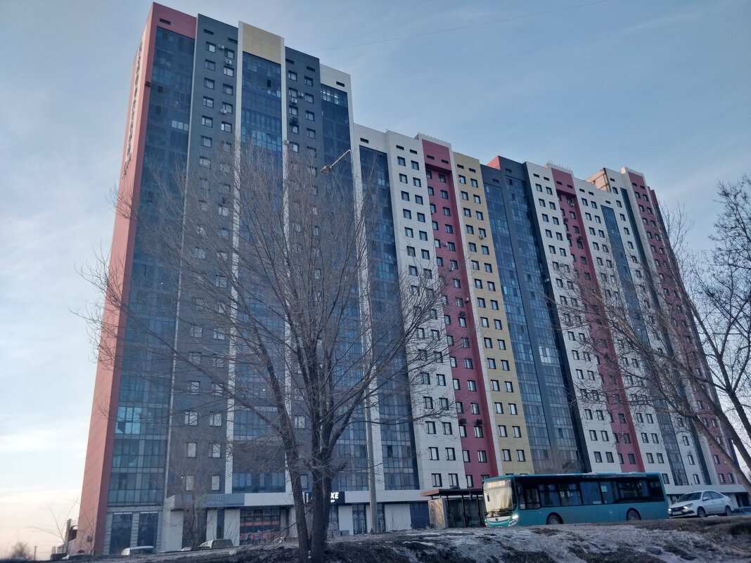 Высотный дом - Андрей Хлопонин