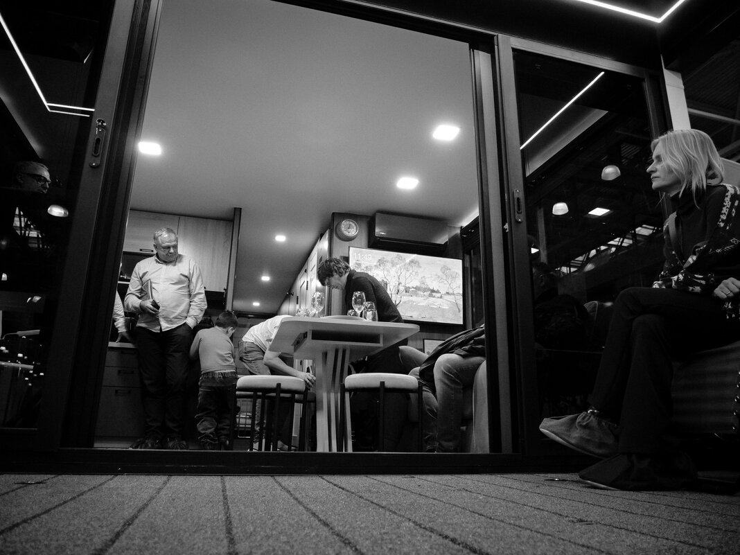 Внутри катера - Сергей Золотавин