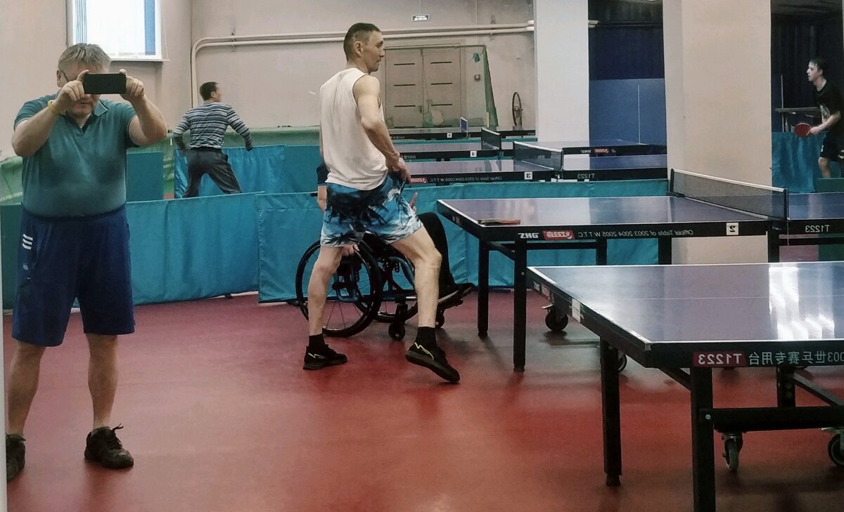 Играем в настольный теннис. - Андрей Хлопонин