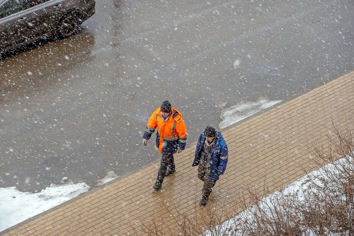 Дворники загрустили - Валерий Иванович Дворники загрустили - Валерий Иванович