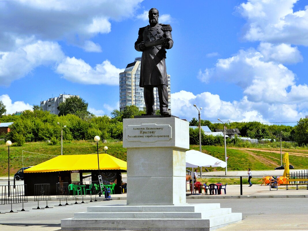 Чебоксары. Памятник Алексею Николаевичу Крылову. - Пётр Чернега Чебоксары. Памятник Алексею Николаевичу Крылову. - Пётр Чернега