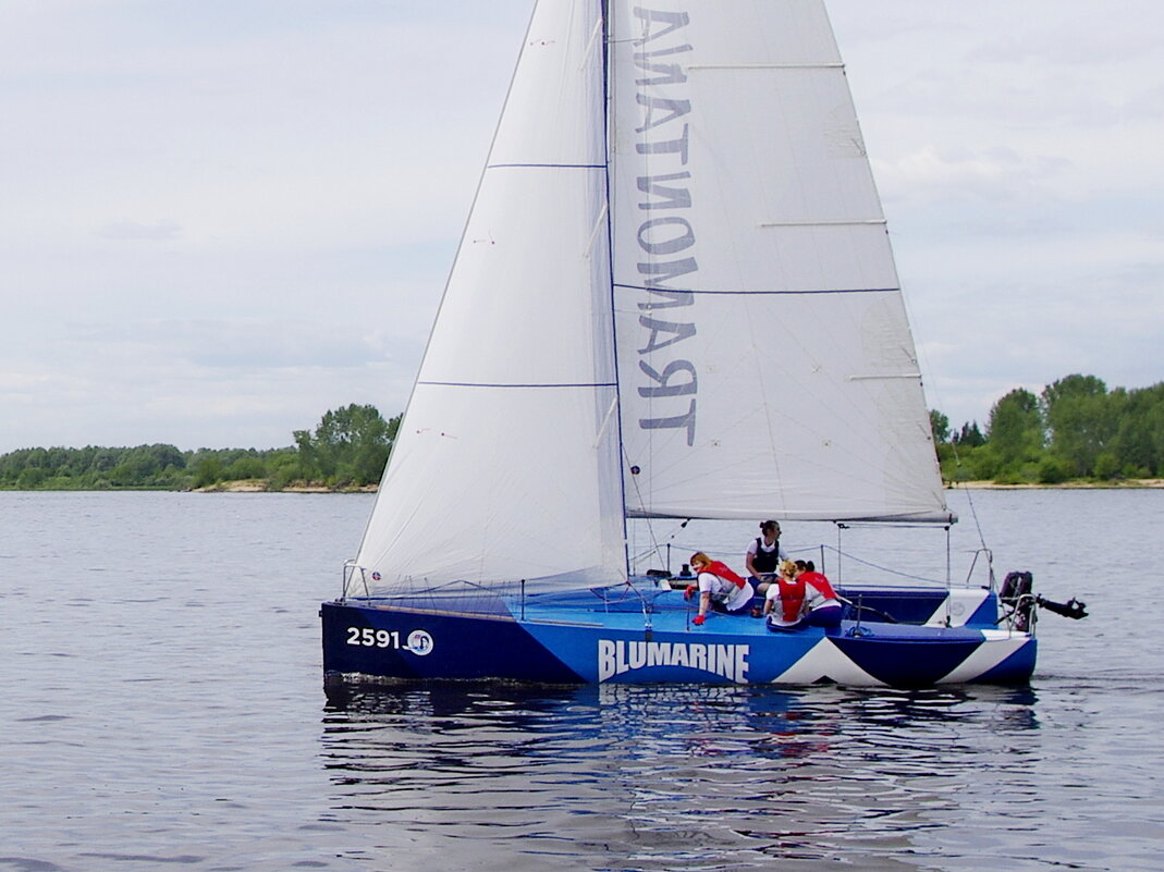 Женская команда участников регаты - Сергей Швечков Женская команда участников регаты - Сергей Швечков