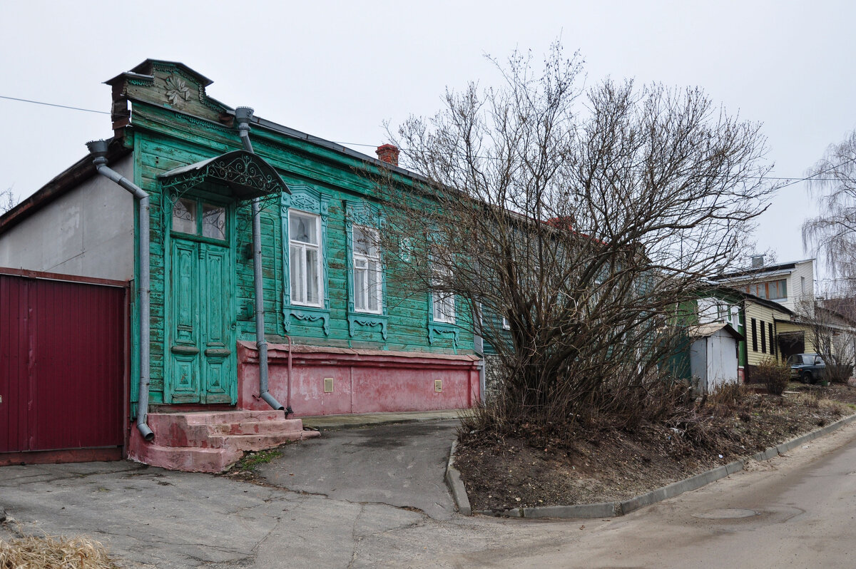 Дом с крылечком под навесом на ул. Дурова - Татьяна Машошина