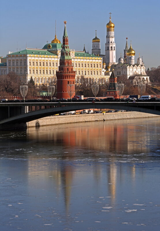 Март - Михаил Бибичков Март - Михаил Бибичков