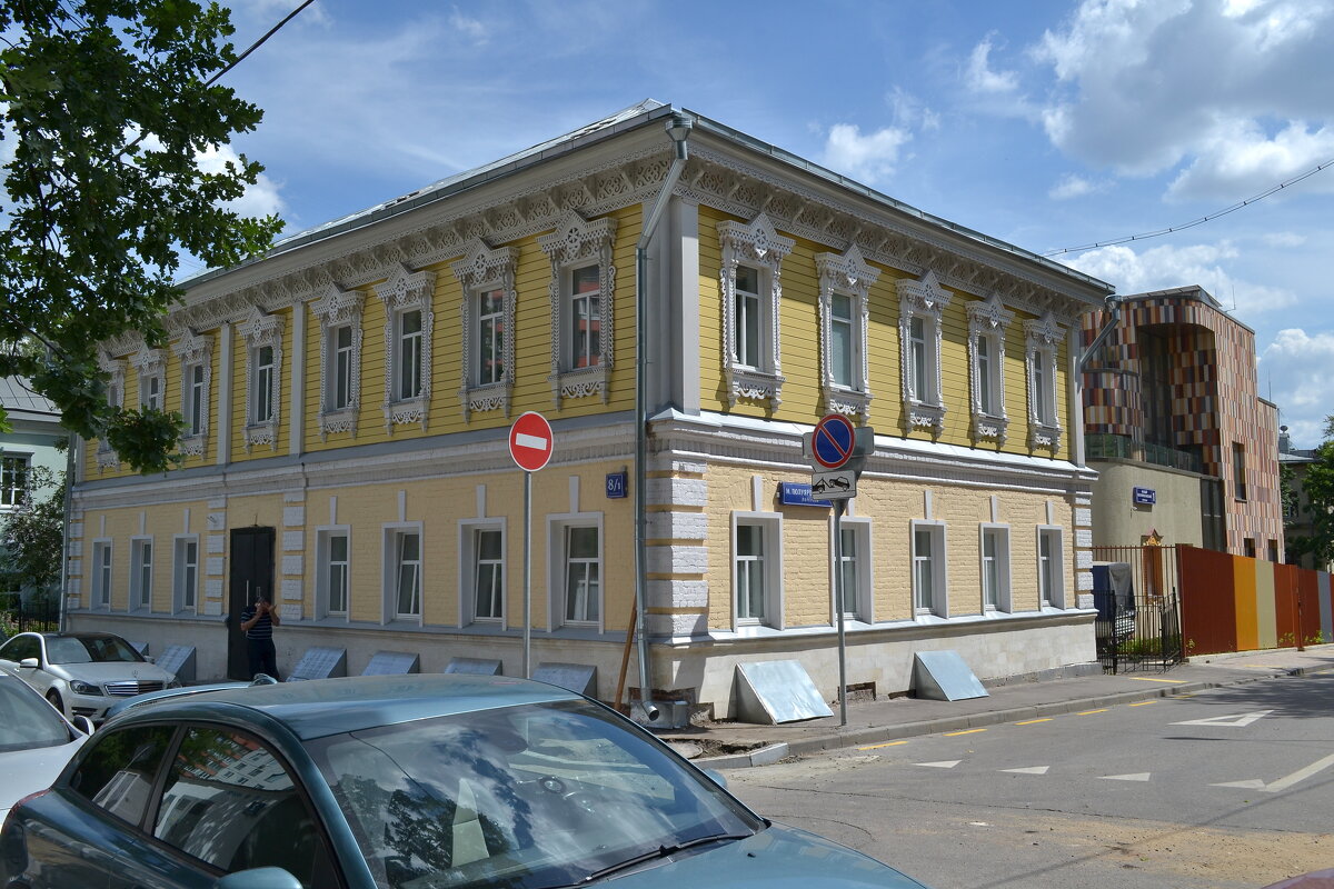 Это бывший доходный дом купцов Скворцовых 1889 года - Сергей Лындин Это бывший доходный дом купцов Скворцовых 1889 года - Сергей Лындин