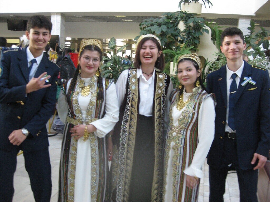 Три красавицы-узбечки - Дмитрий Никитин Три красавицы-узбечки - Дмитрий Никитин