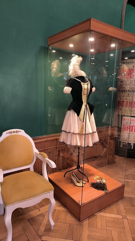 В театре. - Ольга 