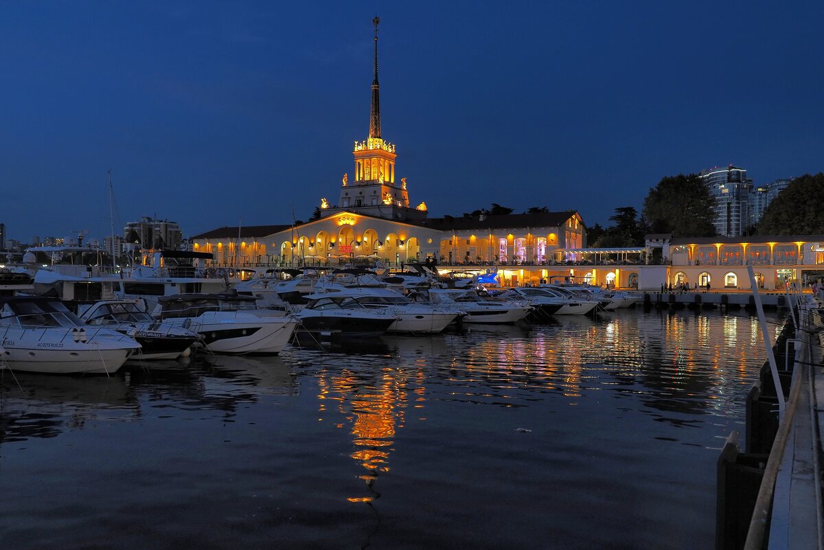 Вечер у Сочинского морвокзала. - Евгений Седов Вечер у Сочинского морвокзала. - Евгений Седов