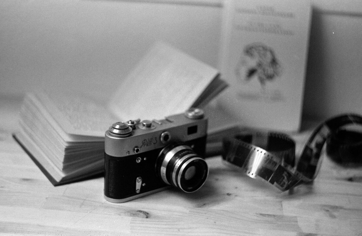Нарюрморт с фотокамерой ФЭД - Олег Зоркий Нарюрморт с фотокамерой ФЭД - Олег Зоркий