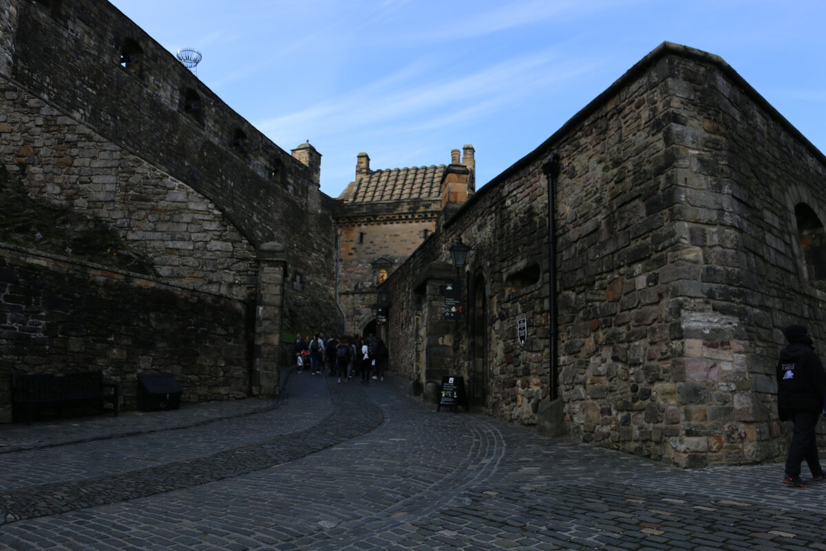 Мрачные стены Эдинбургского замка - Ольга Мрачные стены Эдинбургского замка - Ольга