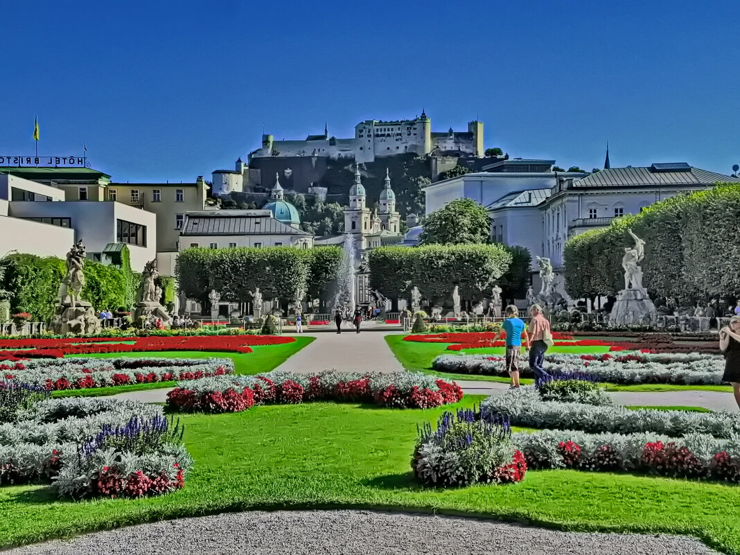 В садах Мирабельгартен - Андрей K. В садах Мирабельгартен - Андрей K.