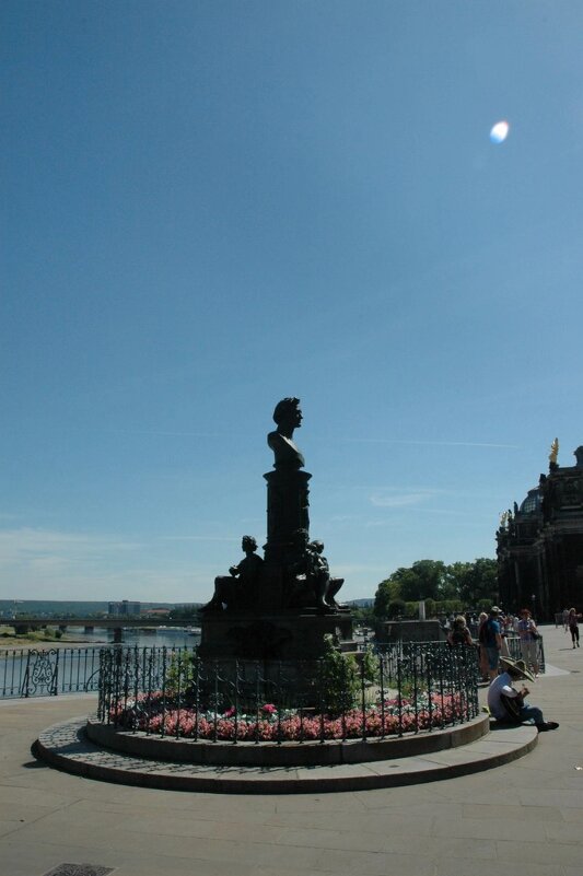 Памятник Эрнсту Ритшелю в Дрездене - Alexandra Sakharova