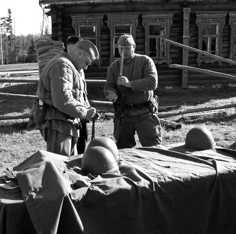 "Пуля - дура, штык - молодец!" (с) - Борис Бутцев