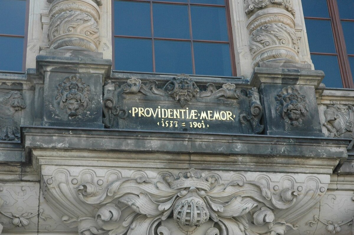 На Замковой площади - Alexandra Sakharova