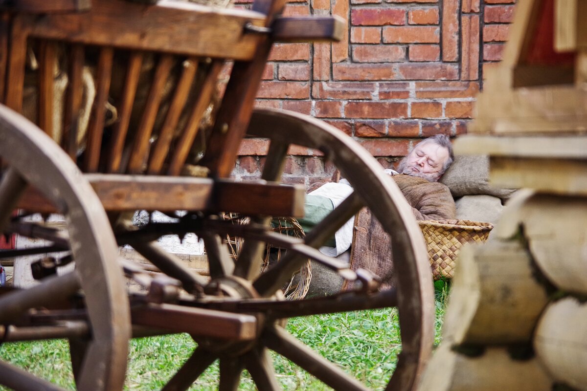 Кто не работает - тот спит... - Руслан Кто не работает - тот спит... - Руслан