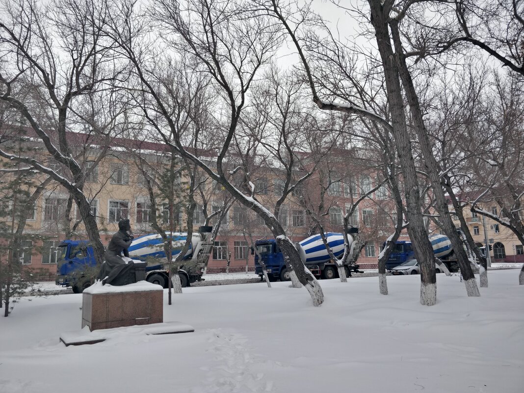 В городской суете... - Андрей Хлопонин