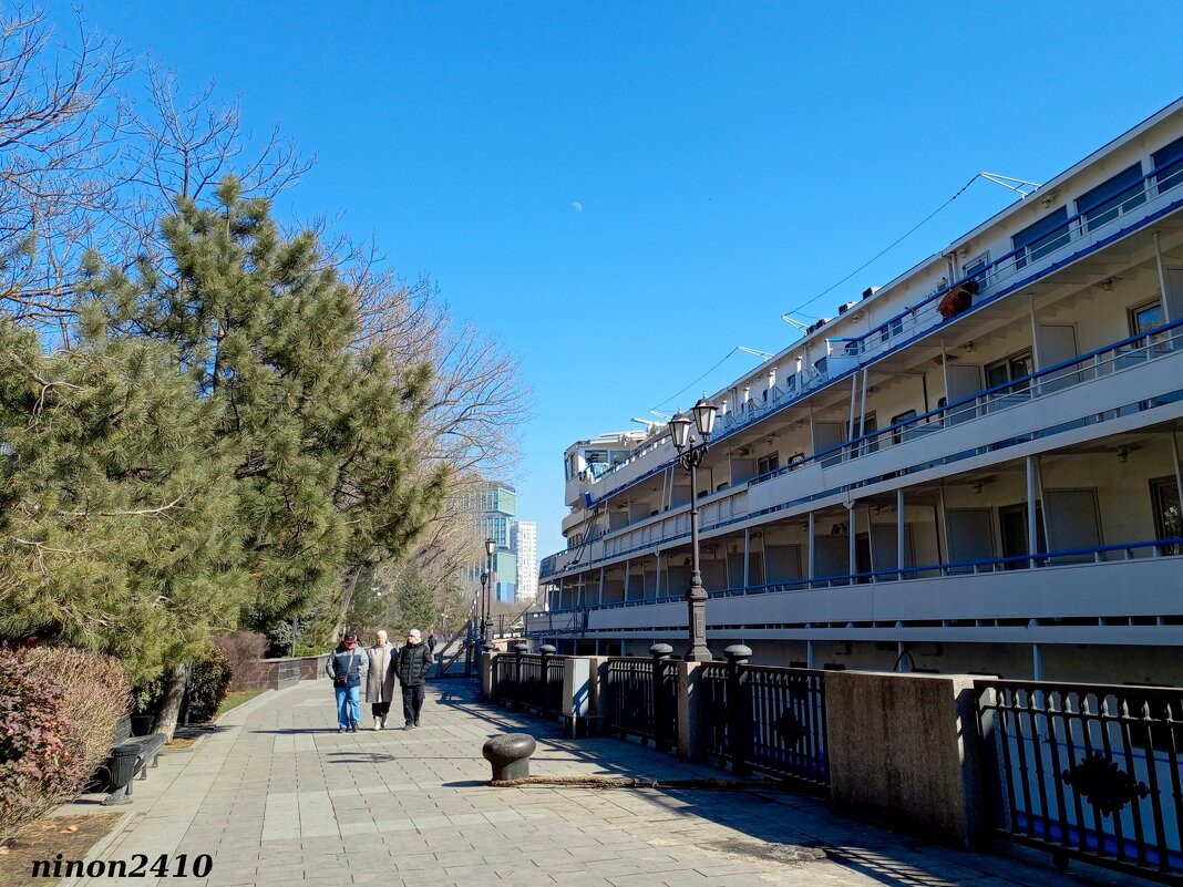 Ростов-на-Дону... На набережной... - Нина Бутко Ростов-на-Дону... На набережной... - Нина Бутко